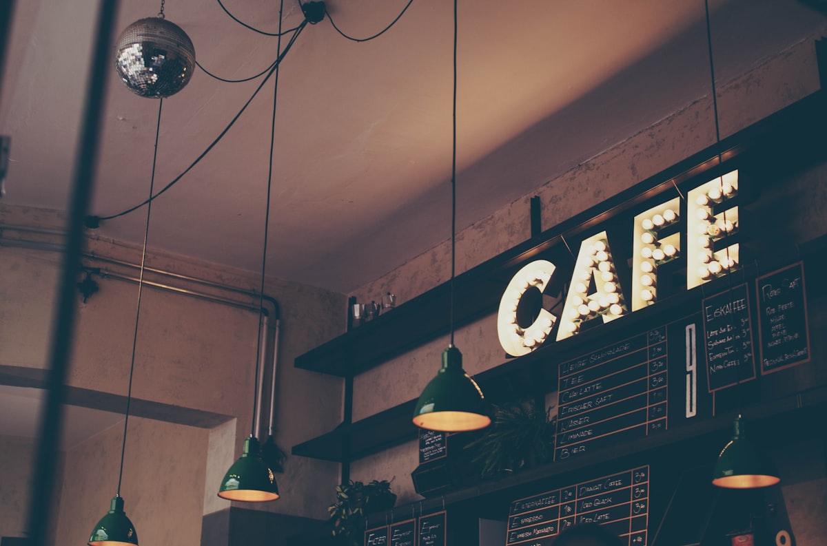 Desain Interior dan Eksterior Cafe Kekinian Malang