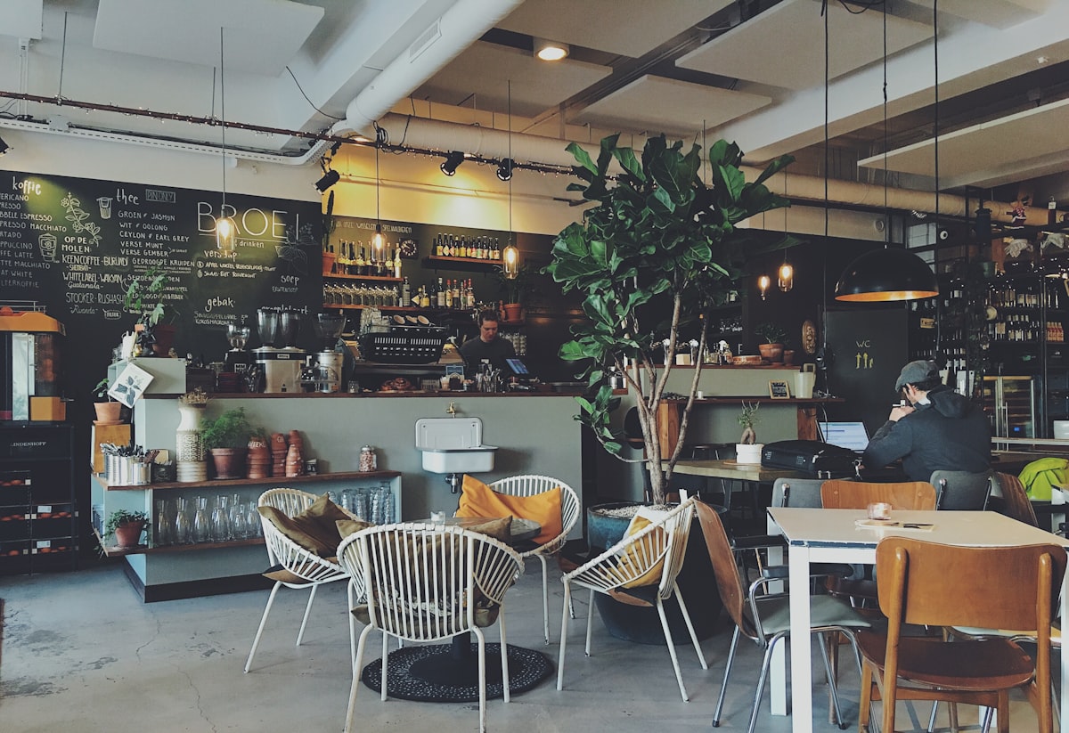 Jasa Desain Bangunan Komersial dan Cafe dari Arsitek Malang