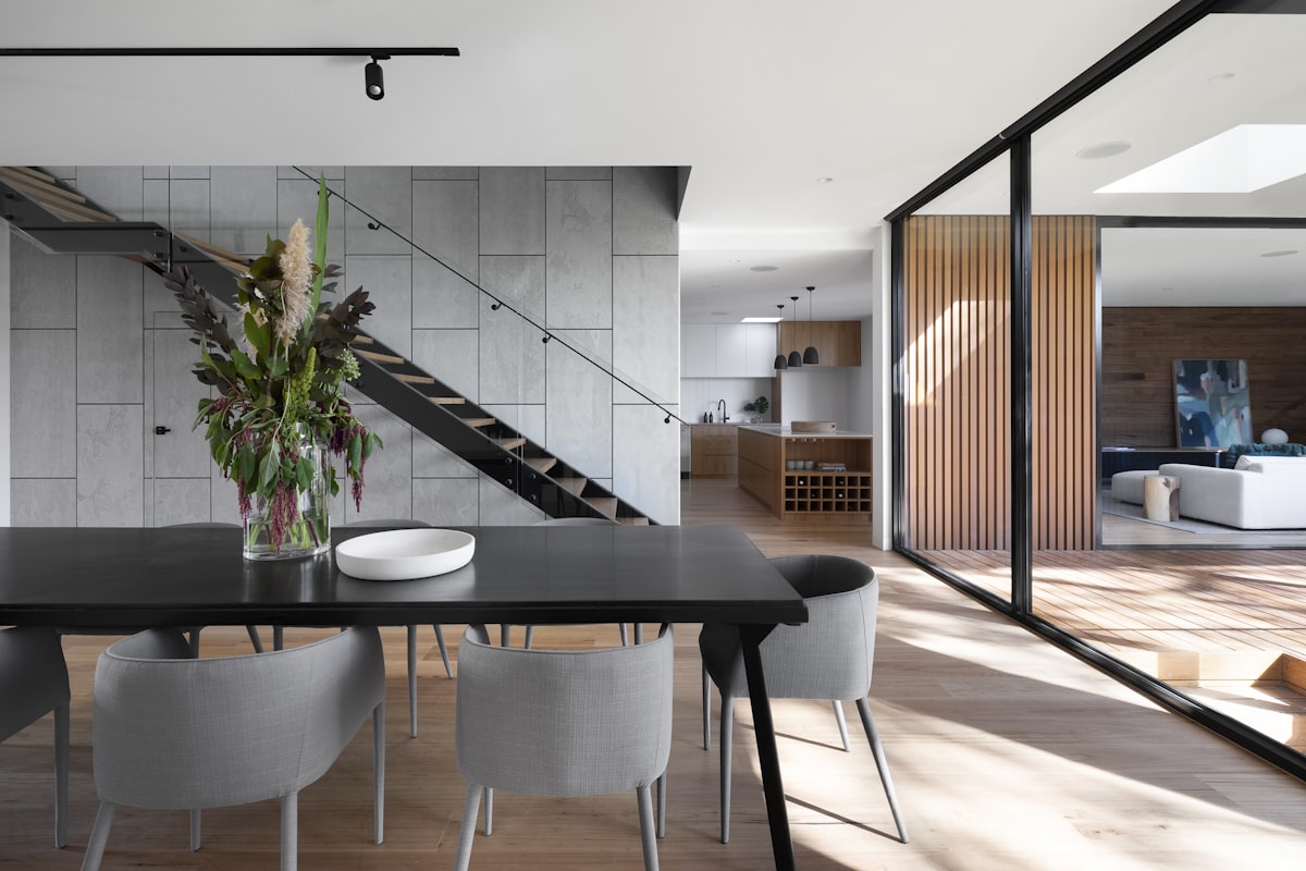 Katalog Model Rumah Minimalis 2 Lantai dan Villa Tropis Malang